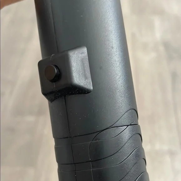 Yellow Electric Bug Zapper Racket - Picture 6 of 7